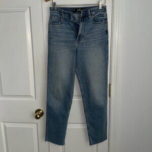 Hollister Jeans Ultra High Rise Mom Jeans Vintage Stretch Raw Hem